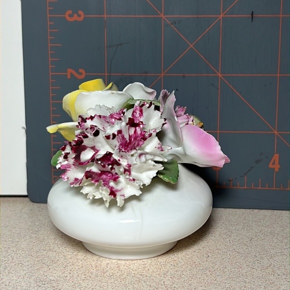 Radnor bone China flower bouquet - Picture 5 of 8